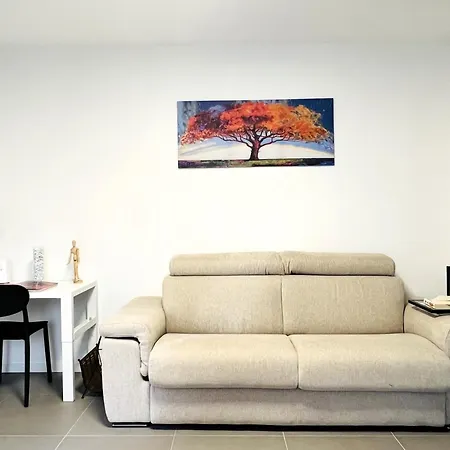 Design Flat Near Ferrari Daire