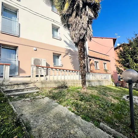 Design Flat Near Ferrari Daire